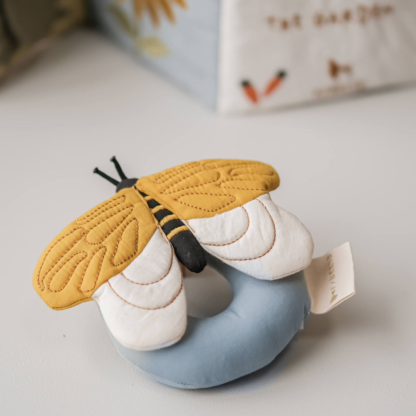 Fabelab Rattle - Bee - Whisper White, 14 cm image 2