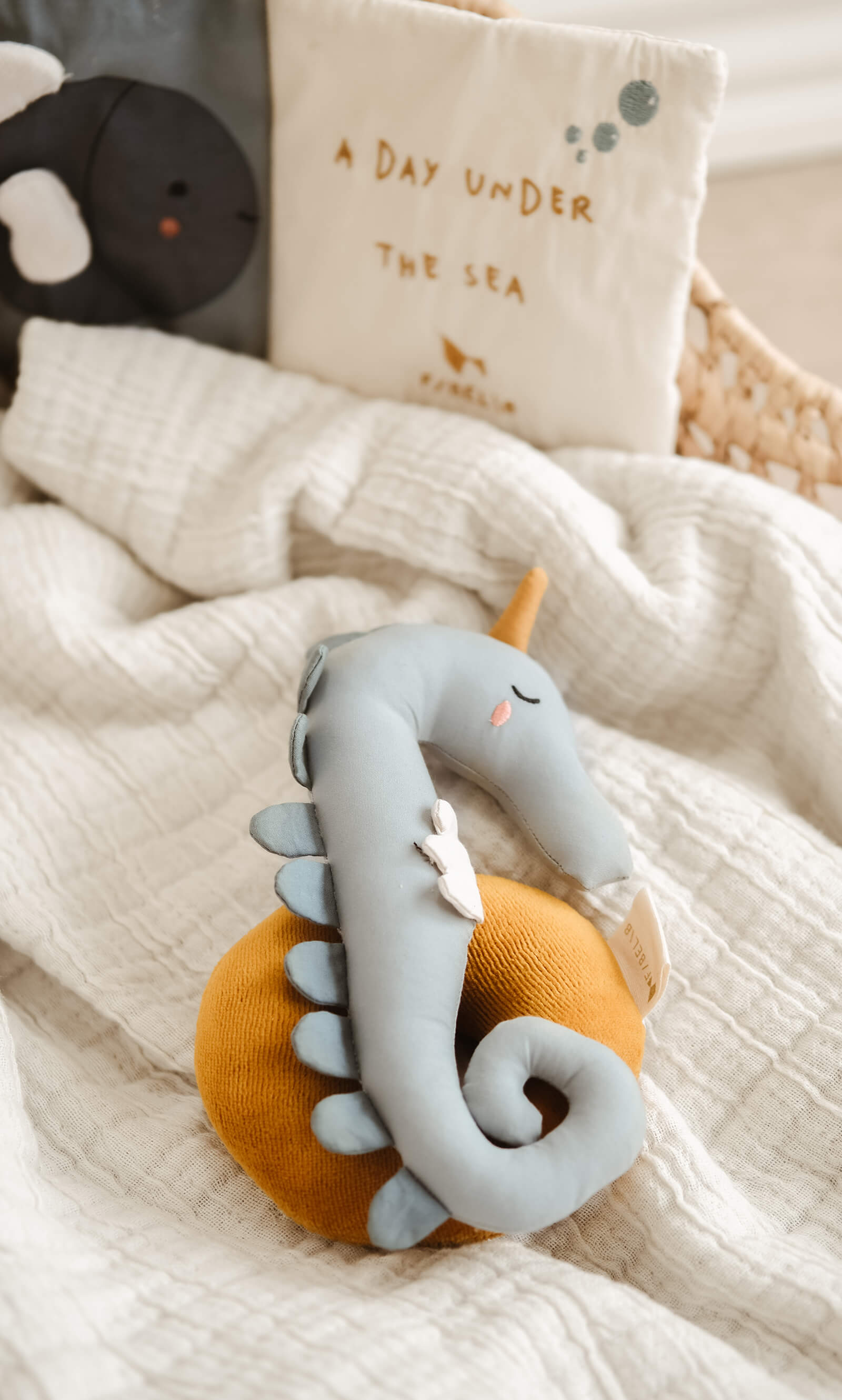 Fabelab Rattle - Seahorse, Slate, 21 cm image 2