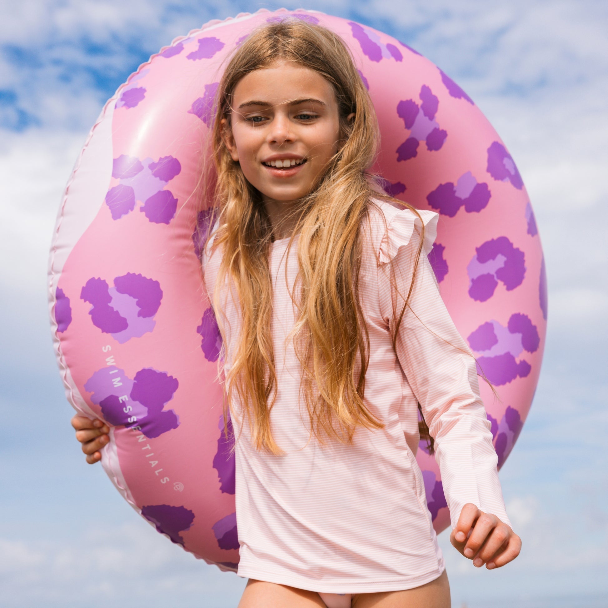 Swim Essentials Inflatable Swim Ring - Donut, 90 cm image 2