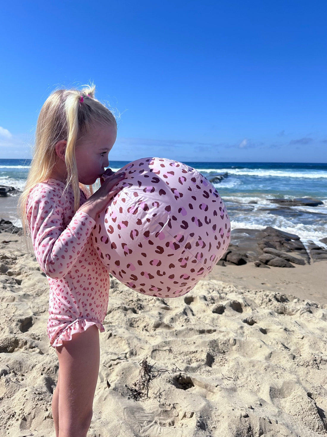 Swim Essentials Inflatable Beach Ball - Old Pink Leopard, 51 cm image 2